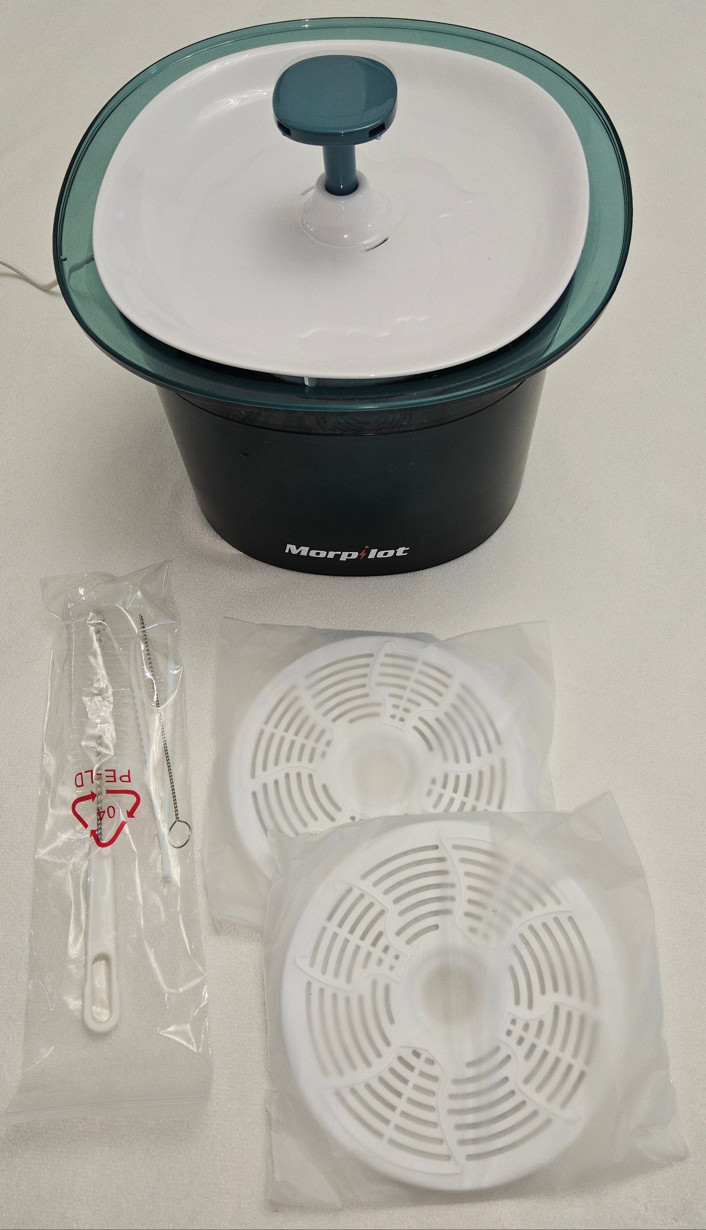 Trinkbrunnen für Heimtiere mit Filter und zwei Ersatz Filter