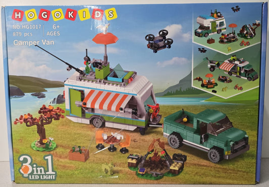 HOGOKIDS City Camper Van Bauset mit LED-Licht – 3-in-1 Urlaub RV Camping Bauspielzeug für Kinder 879 Teile mit Zelt BBQ Grill Fahrzeuge Freunde Kreatives Abenteuer