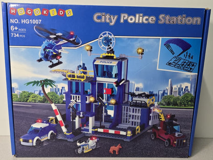 HOGOKIDS Polizeistation Bauspielzeug mit LED-Licht - 734-teiliges Bausteinset mit Hubschrauber, Motorrad, Fahrzeug, gepanzertem Auto